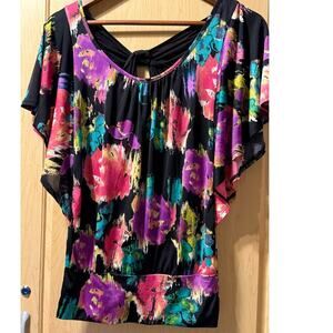 Heart & Soul Boutique Ladies‎ Top, Size Small, Gorgeous Colors!